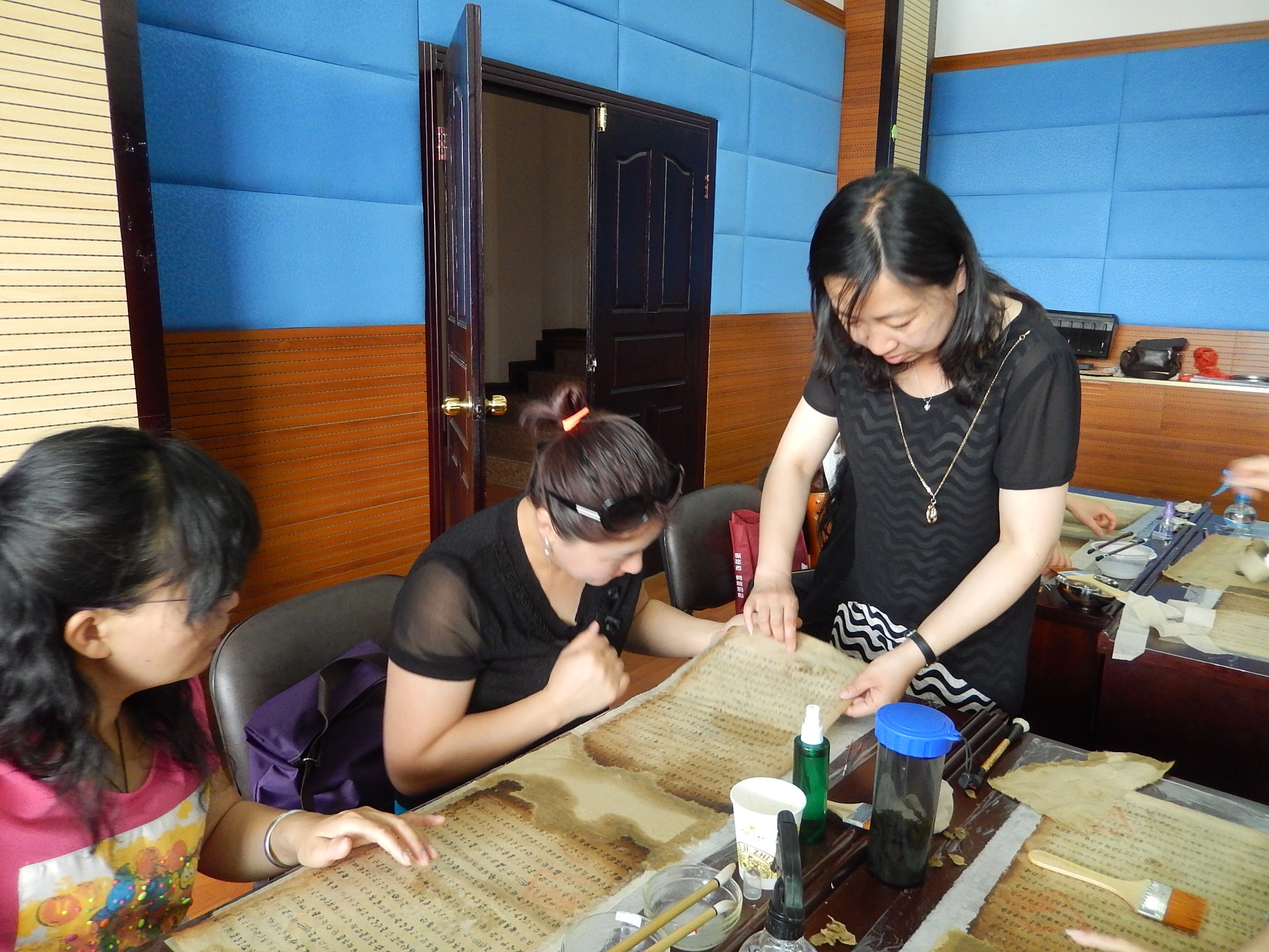 云南省图书馆在彝州楚雄举办彝文古籍修复中级培训班