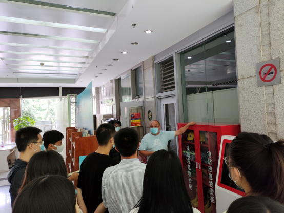 云南省图书馆对新进职工进行安全教育培训
