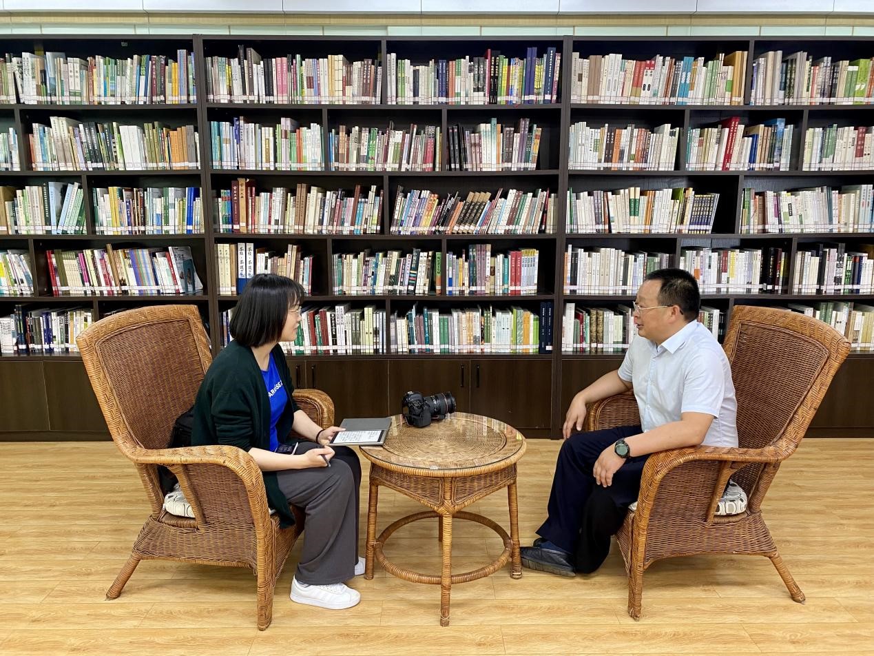 云南省图书馆馆长杨和祥接受人民网专访  倡议全社会共同推动全民阅读
