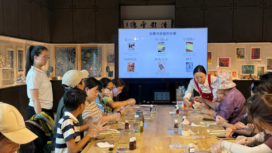 端午节，读者在省图品一场“蓝晒”盛宴