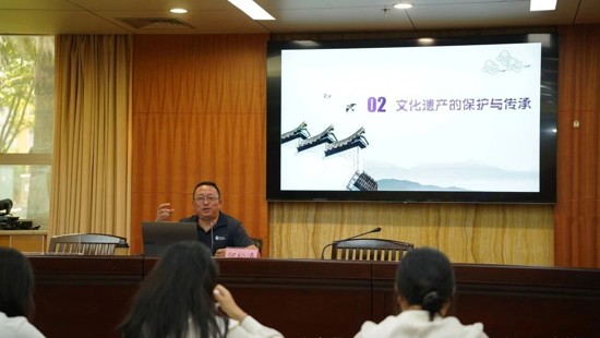 红河州图书馆组队赴河口县开展文化遗产保护与业务能力提升专项培训